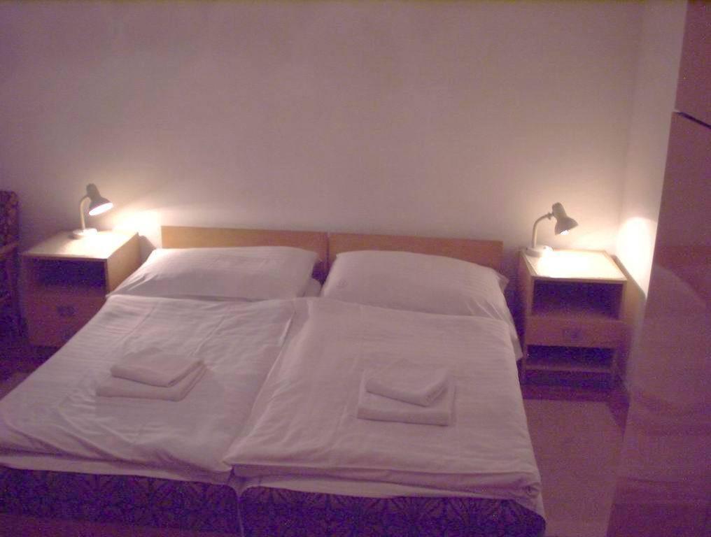 Corvin Panzio Bed & Breakfast Gyor Exterior photo