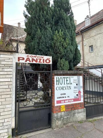 Corvin Panzio Bed & Breakfast Gyor Exterior photo